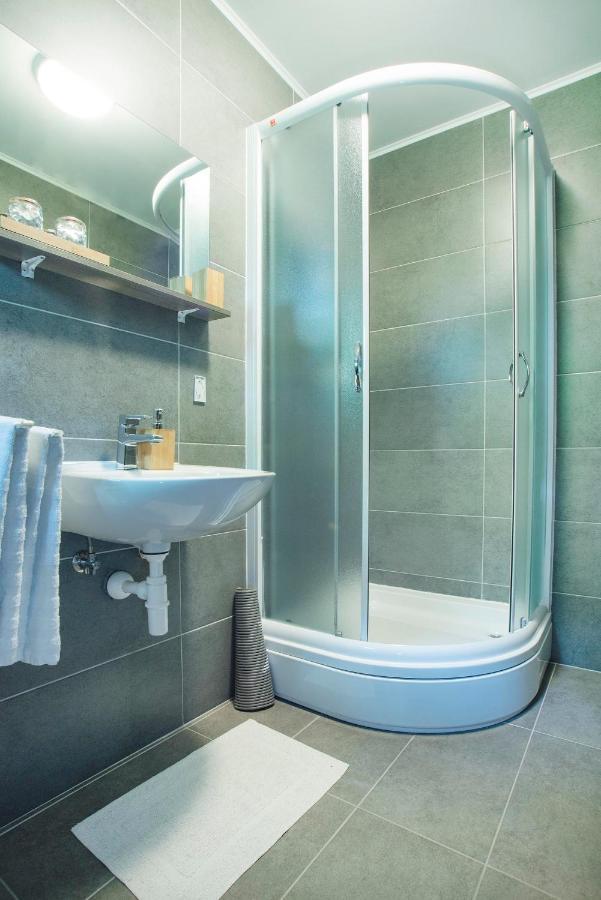 4 Seasons Guest House ラコヴィツァ エクステリア 写真